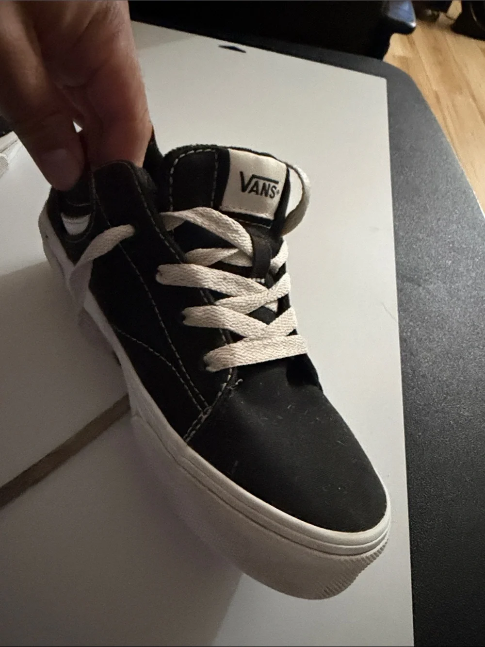 Vans Youth 3.5 big boy Black and White Low-Top Sneakers